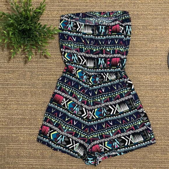 🆕🎉 SALE! Adorable H&M Aztec Romper - Picture 2 of 2